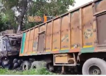 ट्रक ने मारी टक्कर, बाइक घसीटकर ले गया और फिर लगी आग, पुलिस दंपती जिंदा जले