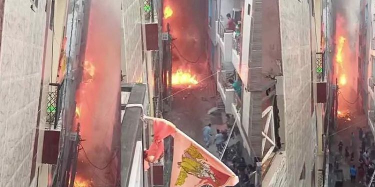 नोएडा में PG में भीषण अग्निकांड, लोगों में मची चीख पुकार