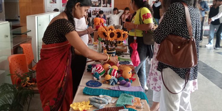 ग्रेटर नोएडा शारदा विश्वविद्यालय में प्रदर्शनी का आयोजन