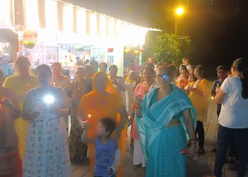 कोलकाता में डॉक्टर के साथ रेप व हत्या के विरोध में महिलाओं ने पैदल मार्च निकाला किया विरोध प्रदर्शन