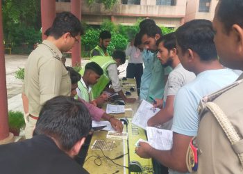 पुख्ता तैयारी और सुरक्षा व्यवस्था के बीच 18 केंद्रों पर गौतम बुद्ध नगर में पुलिस के पदों पर सीधी भर्ती परीक्षा शुरू