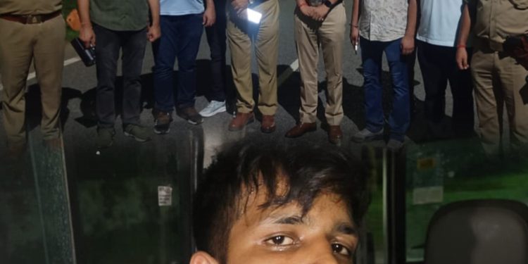 शराब के सेल्समैन से लूट करने वाले तीन बदमाशों से पुलिस की हुई मुठभेड़