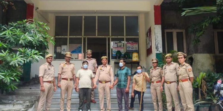 नोएडा में पुलिस वेरिफिकेशन के नाम पर हुआ बड़ा फर्जीवाड़ा, डेढ़ साल में हजारों लोगों को ठगा