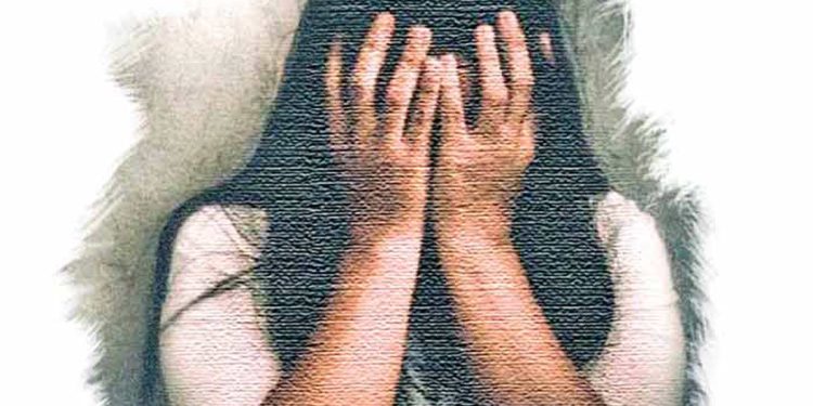 चंदौली में दर्शन-पूजन करने आई किशोरी से सामूहिक दुष्कर्म, साथ आए युवकों को पेड़ से बांधा