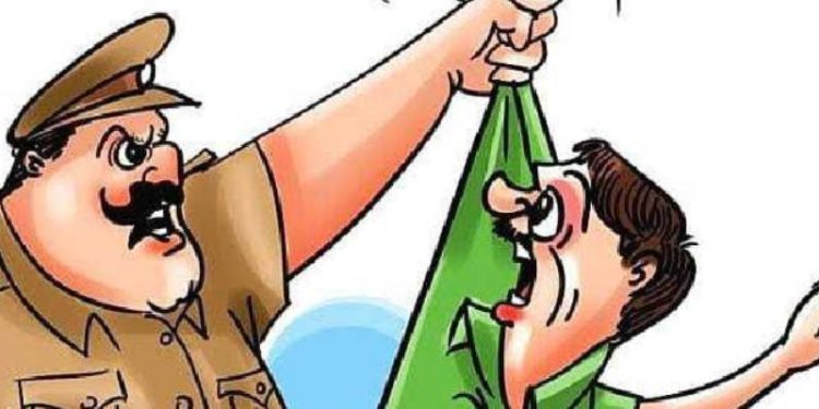 नोएडा में तीन बदमाश पुलिस मुठभेड़ में गिरफ्तार, एक के पैर में लगी गोली