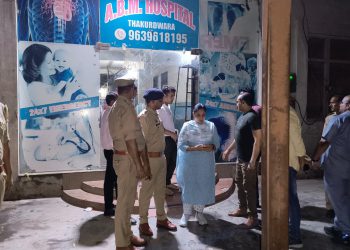 UP: वार्ड बॉय जबरन नर्स को ले गए कमरे में, डॉक्टर ने बंधक बनाकर किया रेप