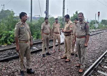 रेल जिहाद या कुछ और… कानपुर में फिर ट्रैक पर मिला सिलेंडर, रेलवे जांच में जुटा