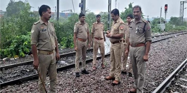 रेल जिहाद या कुछ और… कानपुर में फिर ट्रैक पर मिला सिलेंडर, रेलवे जांच में जुटा