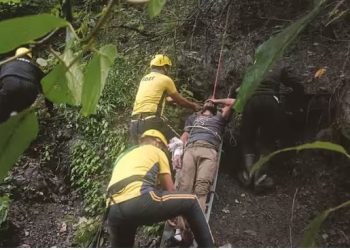 नोएडा के पर्यटकों का वाहन मैगी प्वाइंट के पास खाई में गिरा, छह लोग थे सवार, दो की मौत