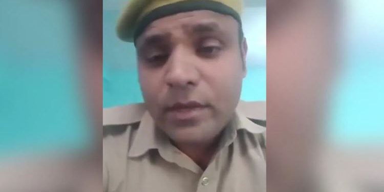 जुए में कांस्टेबल हारा 15 लाख, SP से बोला- सिपाहियों से 500-500 रुपए दिलाकर हेल्प करा दीजिए सर