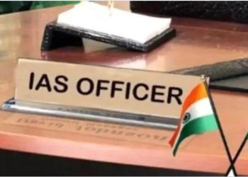 UP में 13 IAS अधिकारियों का तबादला, प्रयागराज सहित कई जिलों के DM बदले