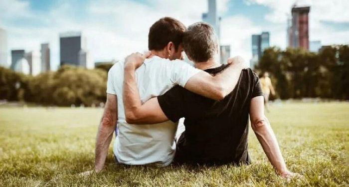 नोएडा पुलिस का बड़ा खुलासा गे-बनकर ठगता था गिरोह, पुलिस ने दबोचा