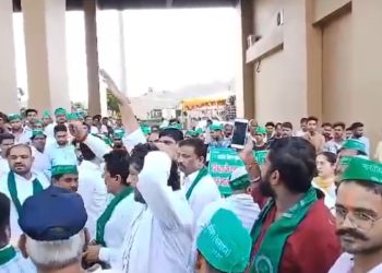 पैरामाउंट गोल्फ फॉरेस्ट सोसायटी निवासियों व बीकेयू का बिल्डर के खिलाफ अनिश्चितकालीन धरना जारी