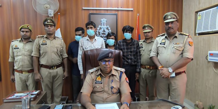 किसानों के खेतों से ट्यूबवेल से मोटर व कॉपर वॉयर चोरी करने वाले चार चोरों को पुलिस ने किया गिरफ्तार