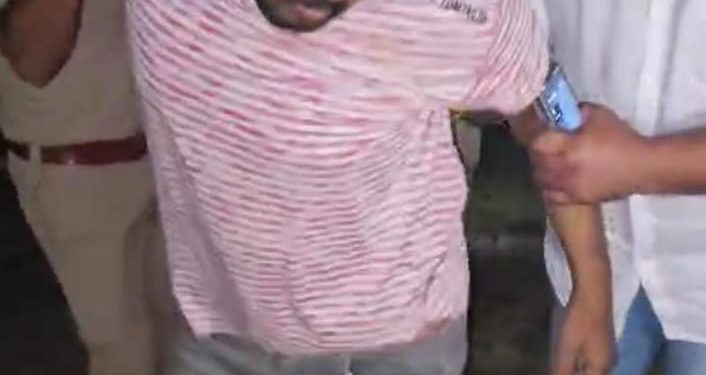 चेकिंग के दौरान पुलिस मुठभेड़ में लुटेरे बदमाश को पुलिस ने किया गिरफ्तार