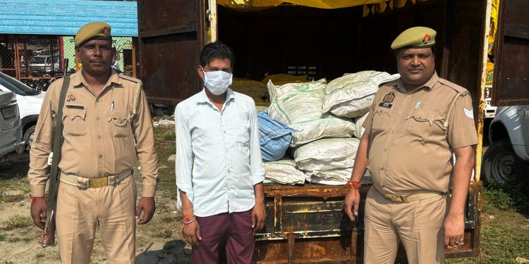 टाटा कंपनी के रैपर में नकली नमक व चाय पत्ती बेचने वाले आरोपी को पुलिस ने किया गिरफ्तार