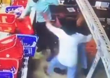 डिलीवरी हाउस में घुसकर ब्लिंकिट डिलीवरी बॉय के साथ जमकर मारपीट, वीडियो वायरल