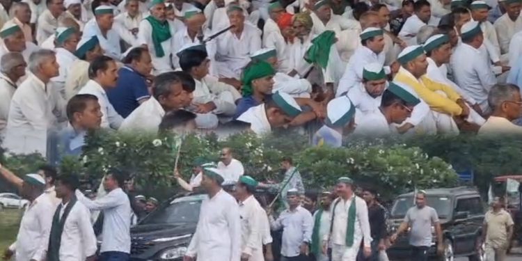 बीकेयू ने किसानों की मांगों को लेकर ग्रेनो प्राधिकरण की महापंचायत