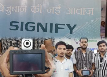 बेजुबानों की आवाज बनी एआई सिग्निफाई डिवाइस, मूक बधिरों की साइन लेंग्वेज को वॉयस व टेक्स्ट में बदलती है डिवाइस