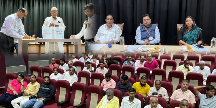 पाली और अजायबपुर के 130 किसान आबादी भूखंडों का ड्रा संपन्न