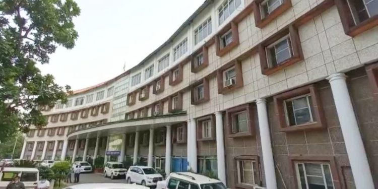 उत्तराखंड में भू-कानून को ताक पर रखकर जमीन खरीदने वालों पर होगी कार्रवाई, CM धामी ने दे दिए निर्देश