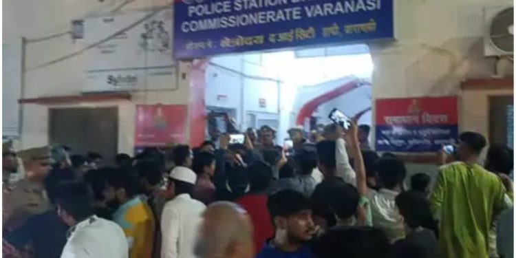 वाराणसी में फावड़ा लेकर नेपाली युवक ने फैलाया आतंक, समुदाय विशेष के 5 लोगों को किया घायल