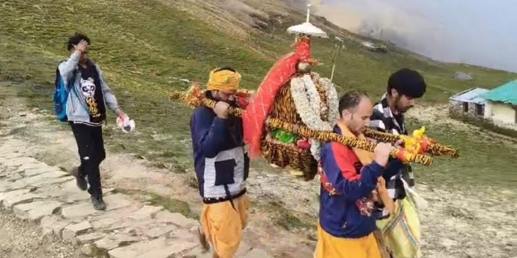 रुद्रनाथ मंदिर के कपाट शीतकाल के लिए बंद, अलौकिक अवसर के साक्षी बने लोग, अब यहां होंगे दर्शन