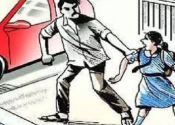 लखनऊ में मासूम के अपहरण की कोशिश; मेला घूमने आई बच्ची को लेकर भागा, बाइक फिसलने पर ग्रामीणों ने पकड़ा