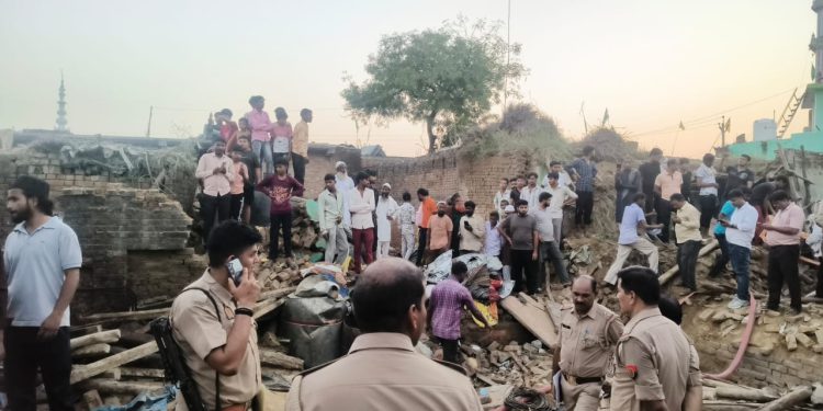 सिरौली की अवैध पटाखा फैक्ट्री में धमाका; तीन की मौत, चार घायल