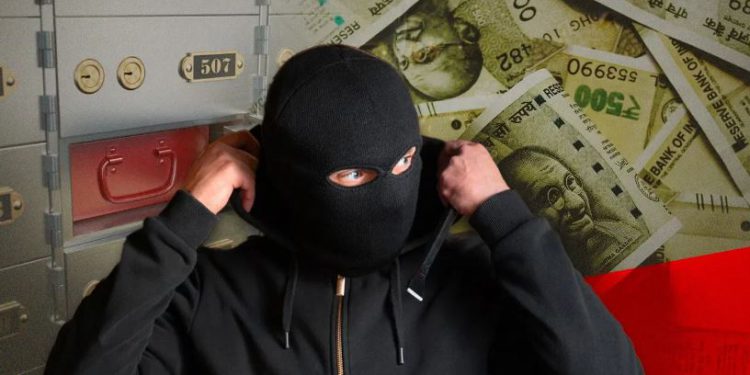 UP: एक्सिस बैंक में हुई थी 36 लाख की लूट, अब जाकर पकड़ में आया बदमाश; 30 लाख बरामद