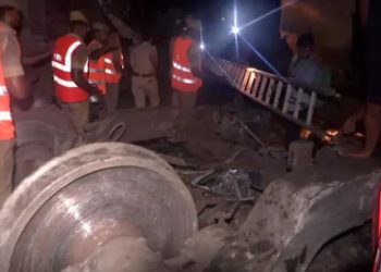 तमिलनाडु के तिरुवल्लूर में मालगाड़ी से टकराई बागमती एक्सप्रेस, 19 घायल; बचाव अभियान जारी
