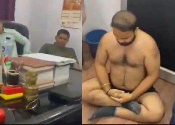 GST ऑफिस के अंदर कपड़े उतारे, फिर ध्यान मुद्रा में बैठ गया व्यापारी… वायरल हुआ Video