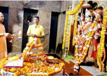 यूपी में महानवमी पर आज सार्वजनिक अवकाश घोषित, CM योगी ने मानी सरकारी कर्मचारियों की डिमांड