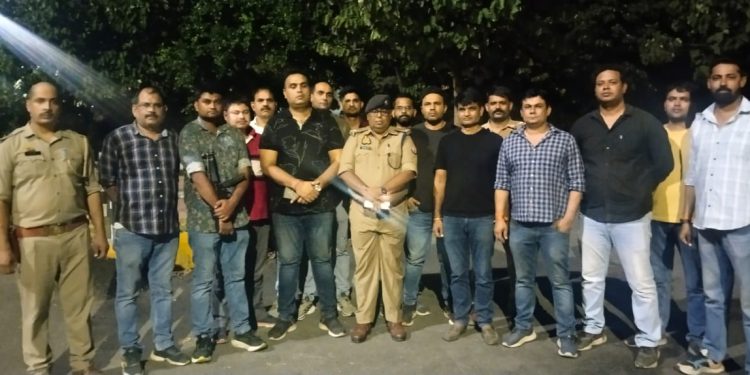 कलेक्शन एजेंट से 10 लाख की लूट करने वाले बदमाशों से पुलिस की हुई मुठभेड़