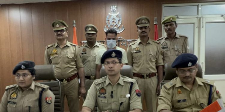 लाइफ इंश्योरेंस कंपनी का कर्मचारी बनकर साइबर ठगी करने वाला आरोपी गिरफ्तार