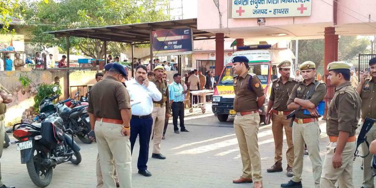 हाथरस में दर्दनाक हादसा, कार पलटने से एक ही परिवार के 4 लोगों की मौत; मृतकों में 2 बच्चे भी शामिल