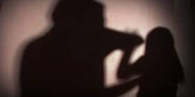 शादी का झांसा देकर ढाई साल तक किया रेप, पति से तलाक तक कराया; BJP नेता समेत 3 पर गैंगरेप की FIR