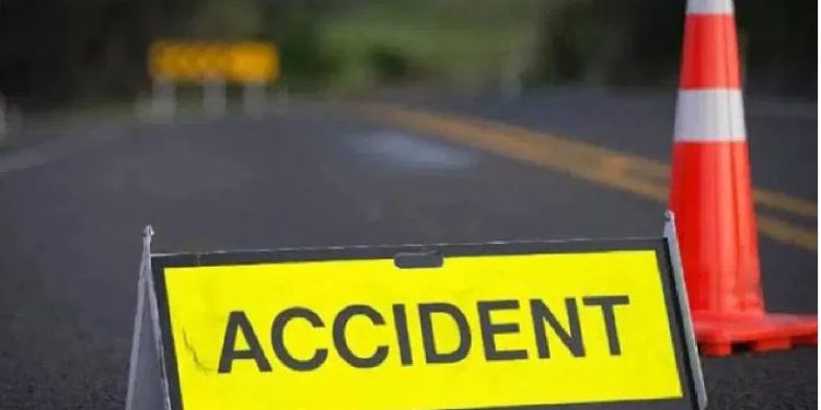 आगरा-लखनऊ एक्सप्रेसवे पर भीषण सड़क हादसा, बस-डंपर में जोरदार टक्कर, 5 लोगों की मौत