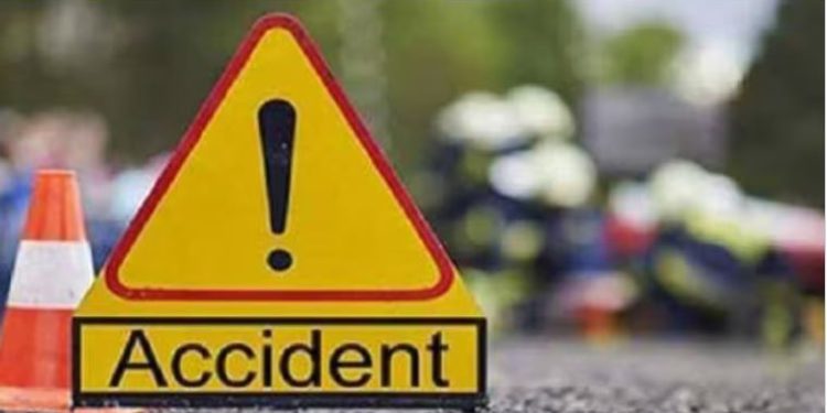 बुलंदशहर में तेज रफ्तार ट्रक से ऑटो की हुई टक्कर, मौके पर ही तीन महिलाओं की मौत