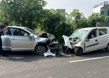 हल्द्वानी में तेज रफ्तार फॉक्सवैगन और ऑल्टो कार की भीषण टक्कर, 2 लोगों की मौत, 3 घायल