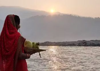 उगते सूर्य को अर्घ्य देने के साथ ही छठ महापर्व संपन्न, हरिद्वार के घाटों पर उमड़ी श्रद्धालुओं की भीड़