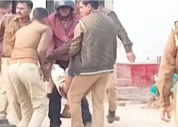 विवाद सुलझाने गए थे दरोगा जी… लोगों ने बांधकर की पिटाई; बेहोशी की हालत में मिले