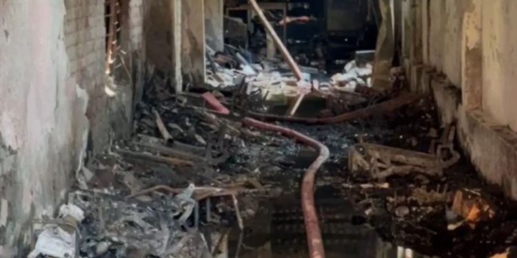 ग्रेटर नोएडा की सोफा फैक्ट्री में भीषण आग, तीन कर्मचारियों की जिंदा जलकर मौत