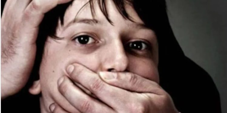 महोबा से बच्ची को किया किडनैप, बेचने के लिए ले जा रहा था दिल्ली, पुलिस ने किया गिरफ्तार