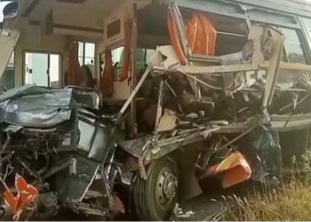 फतेहपुर में भीषण सड़क हादसा, बारातियों से भरी बस ट्रेलर से टकराई, 3 की मौत-15 घायल