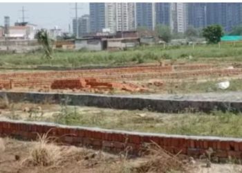 नोएडा के तीन भू माफिया पर कार्रवाई का फरमान, टॉप-10 की लिस्ट बनाने का निर्देश जारी