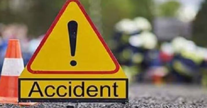 एसयूवी और ट्रैक्टर-ट्रॉली की टक्कर में तीन की मौत, आठ लोग घायल