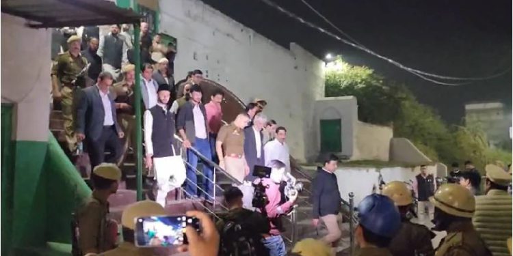 संभल की जामा मस्जिद के श्रीहरिहर मंदिर होने का दावा, कोर्ट के आदेश पर दो घंटे तक हुआ सर्वे