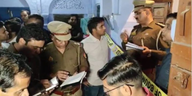 सर्राफा कारोबारी की पत्नी और 3 बच्चों की घर में मिली लाश, हत्या-आत्महत्या के सवालों में उलझी पुलिस