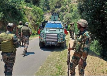 जम्मू-कश्मीर: बारामूला के सोपोर में मुठभेड़, सुरक्षा बलों ने आतंकवादी को मार गिराया